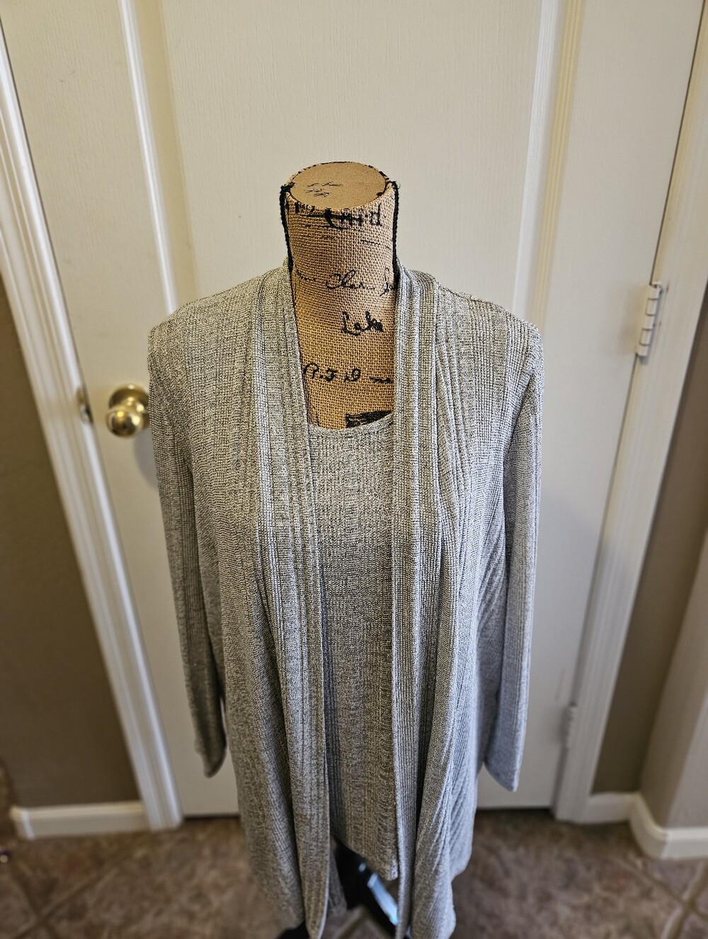 NEW ☆ Kasper Two Piece Sweater Set, Size XL/L, Brand NEW!